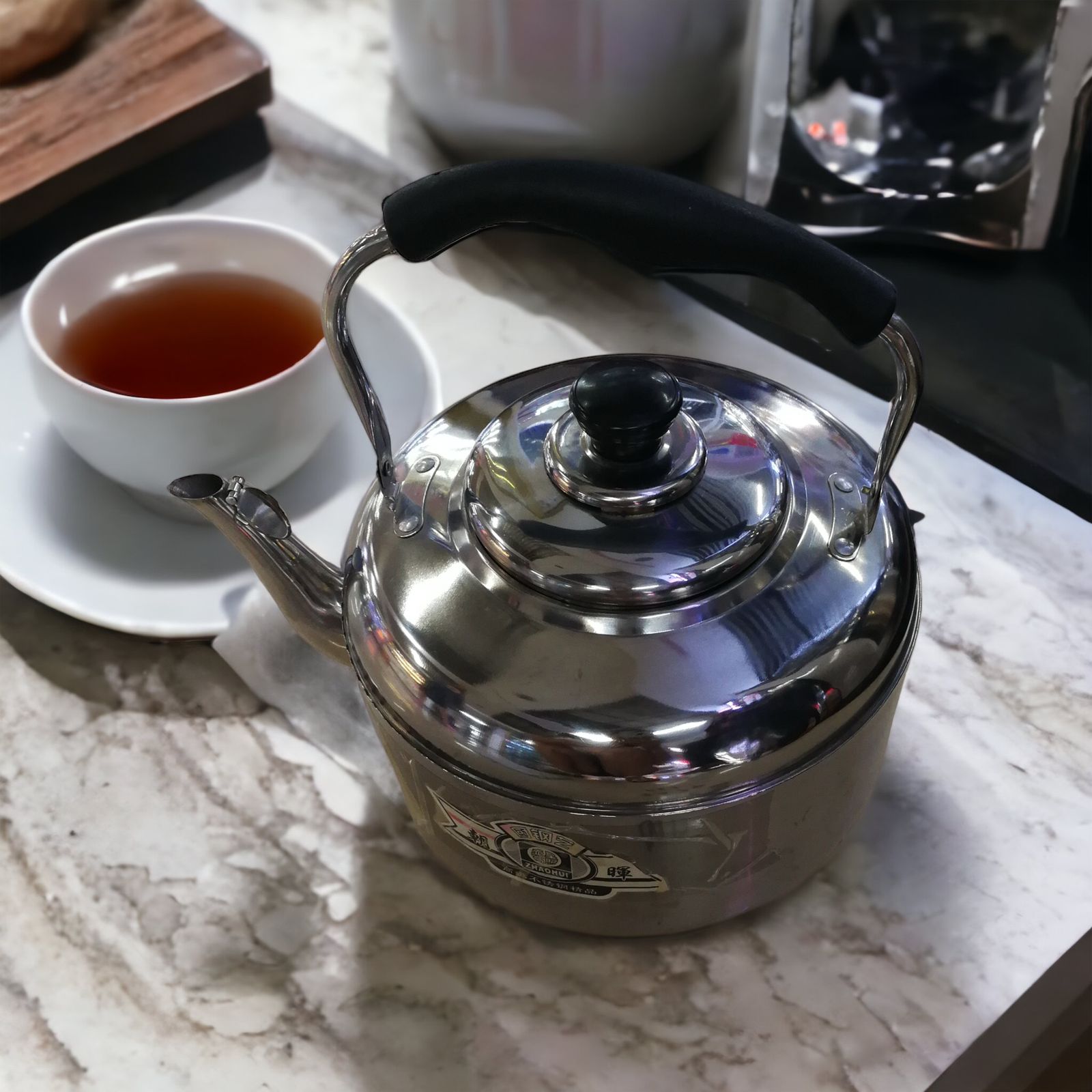 CHROME TEA KETTLE 2 L